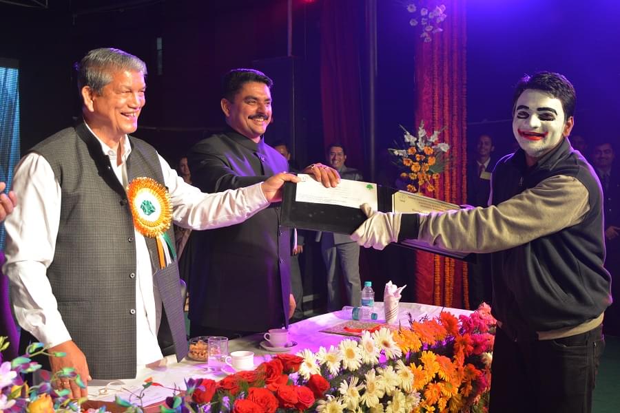 SBS University Extra Curriculars photo 16