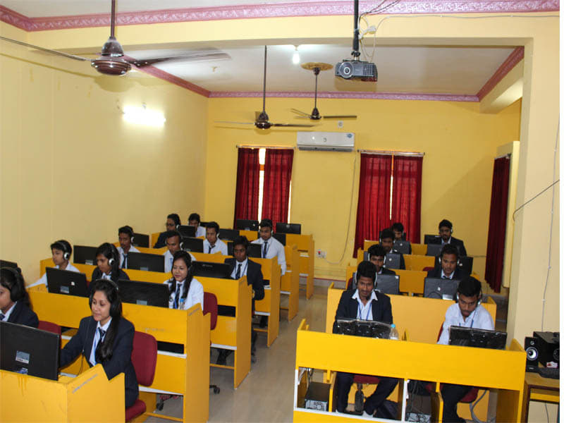 United School of Business Management Bhubaneswar Computer Lab photo 3