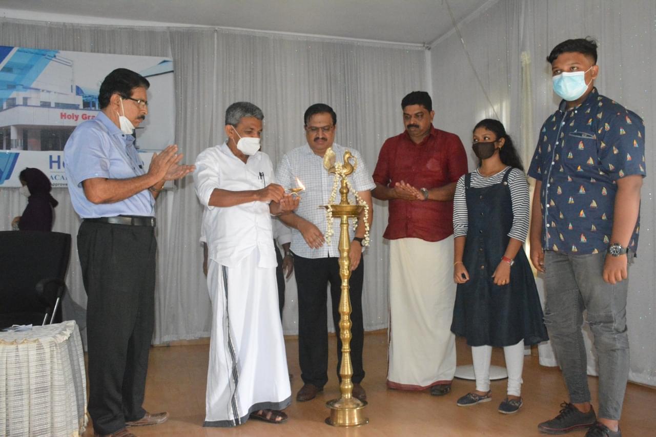 Holy Grace Academy Of Pharmacy Thrissur College gallery photo 1