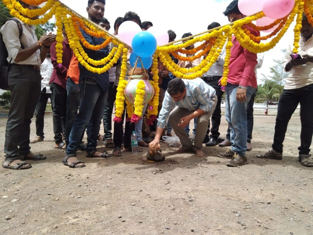 Hon. Shree Babanrao Pachpute Vichardhara trust's Parikrama Polytechnic Ahmednagar Dahi handi Program photo 3