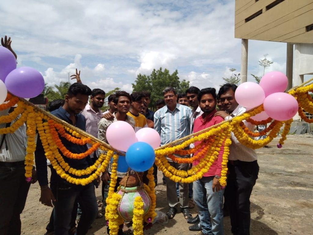 Hon. Shree Babanrao Pachpute Vichardhara trust's Parikrama Polytechnic Ahmednagar Dahi handi Program photo 4