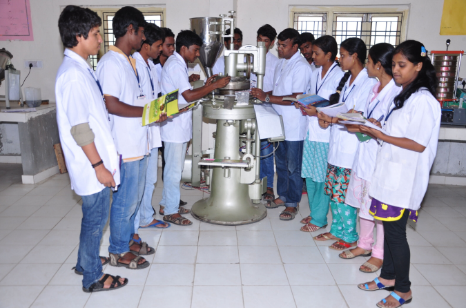 K V K College Of Pharmacy Hyderabad Labs Infrastructure photo 2