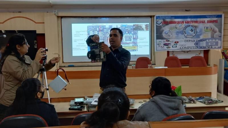 Sant Hirdaram Girls College Bhopal Infrastructure photo 6