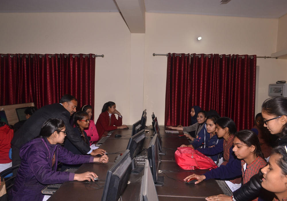 Ismail National Mahila P.G College Meerut campus photo 1