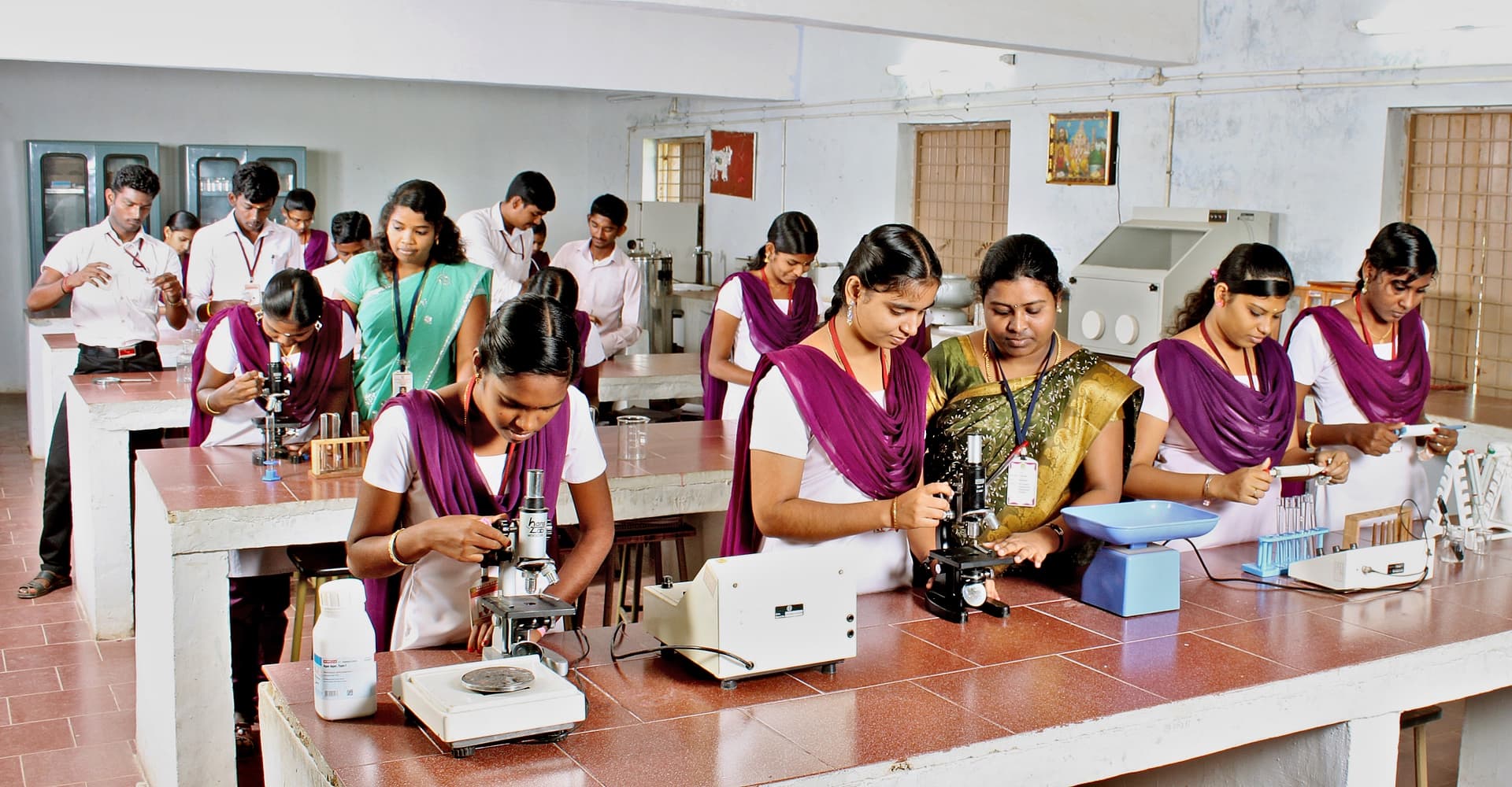 SA Raja Pharmacy College Tirunelveli Classroom and Lab photo 4
