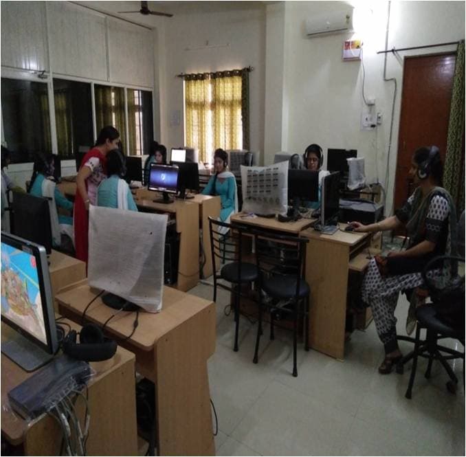 Shaheed Darshan Singh Pheruman Memorial College For Women Amritsar Photo Gallery photo 4