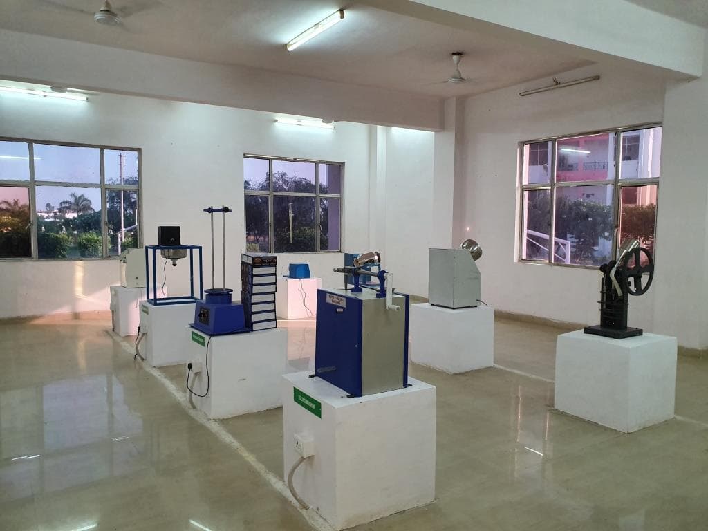 Krishna Institute of Pharmacy and Sciences Kanpur College photo 7