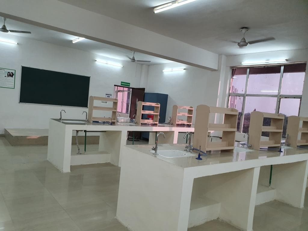 Krishna Institute of Pharmacy and Sciences Kanpur College photo 19