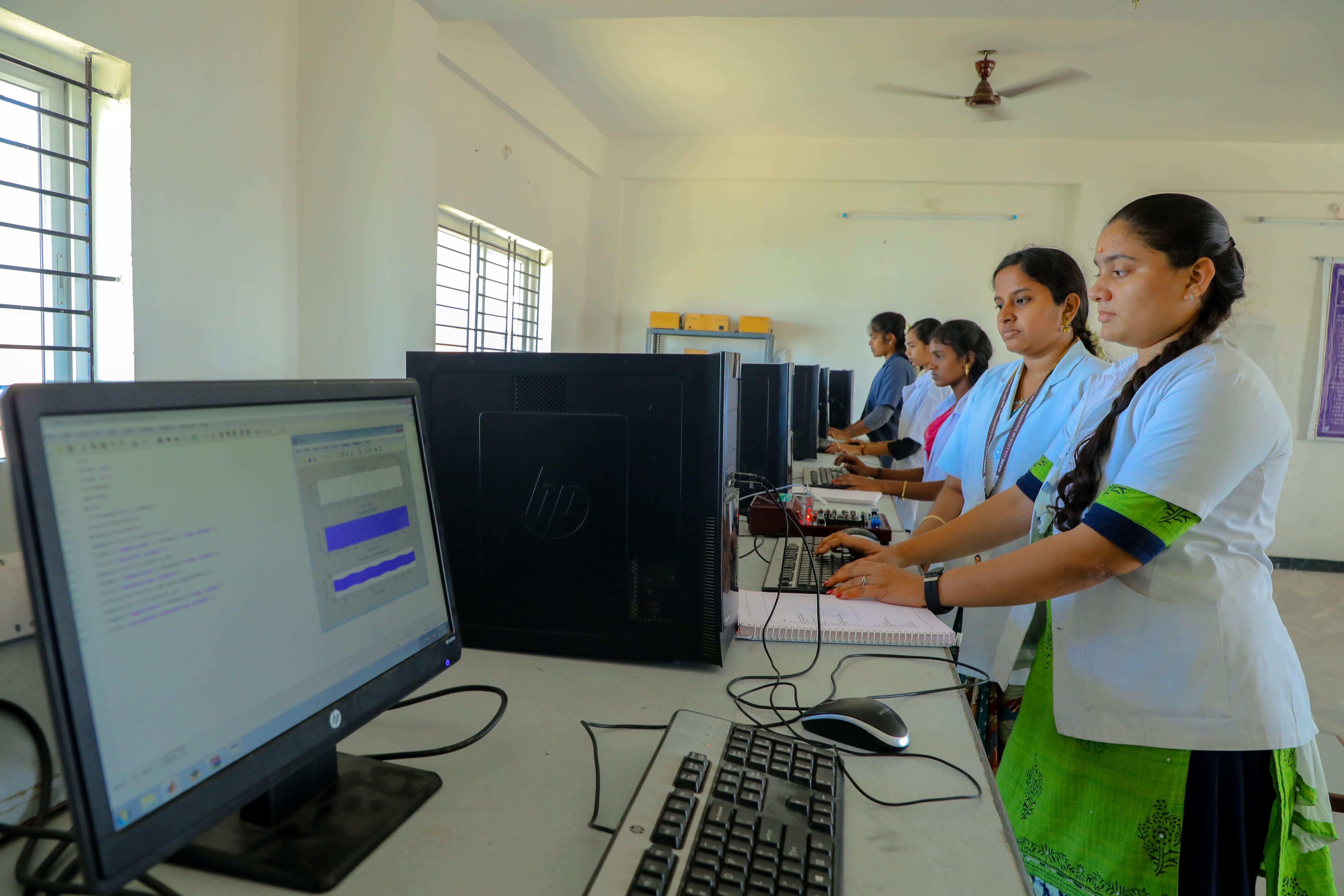 Raak College of Engineering and Technology Pondicherry Lab photo 3
