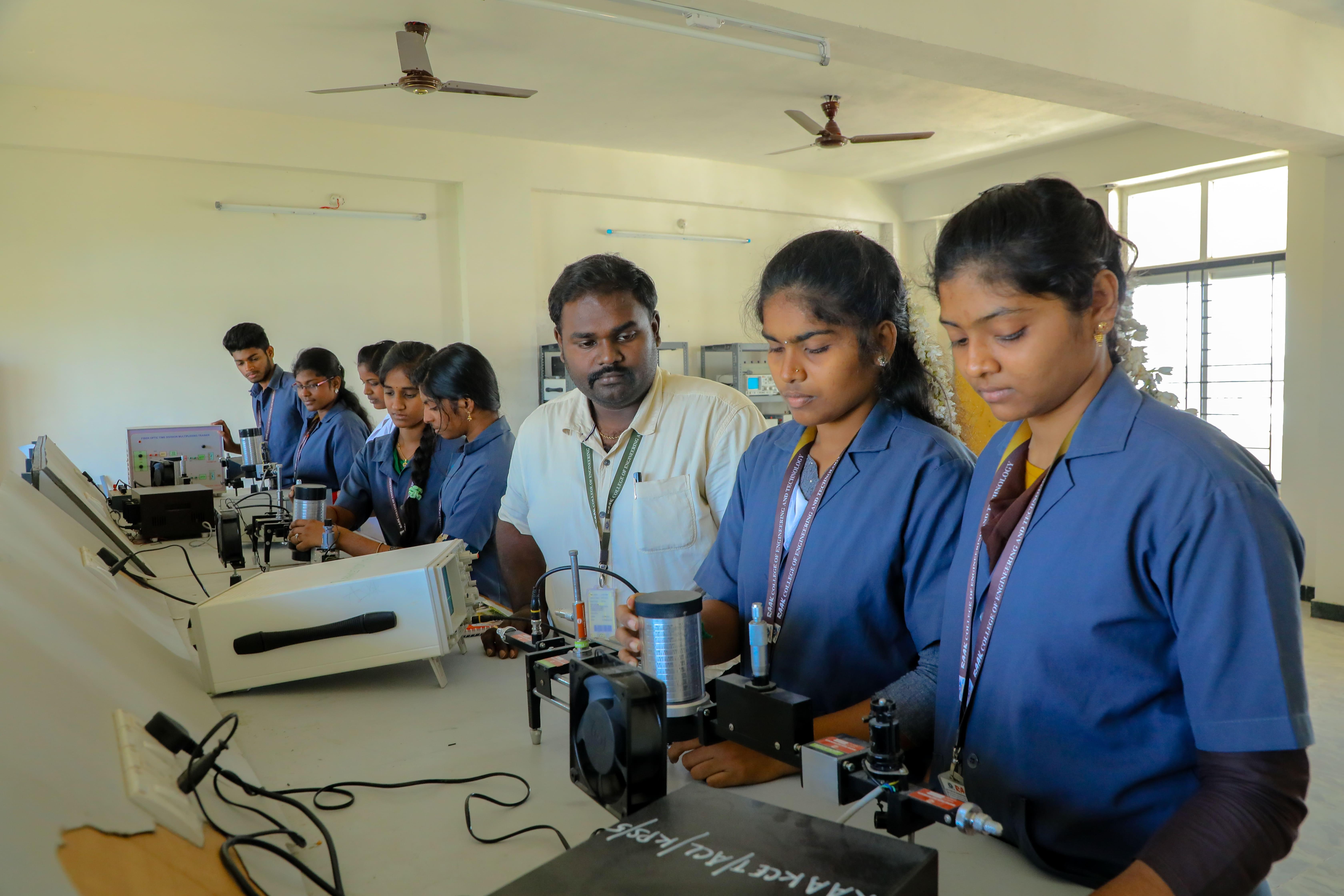Raak College of Engineering and Technology Pondicherry Lab photo 6