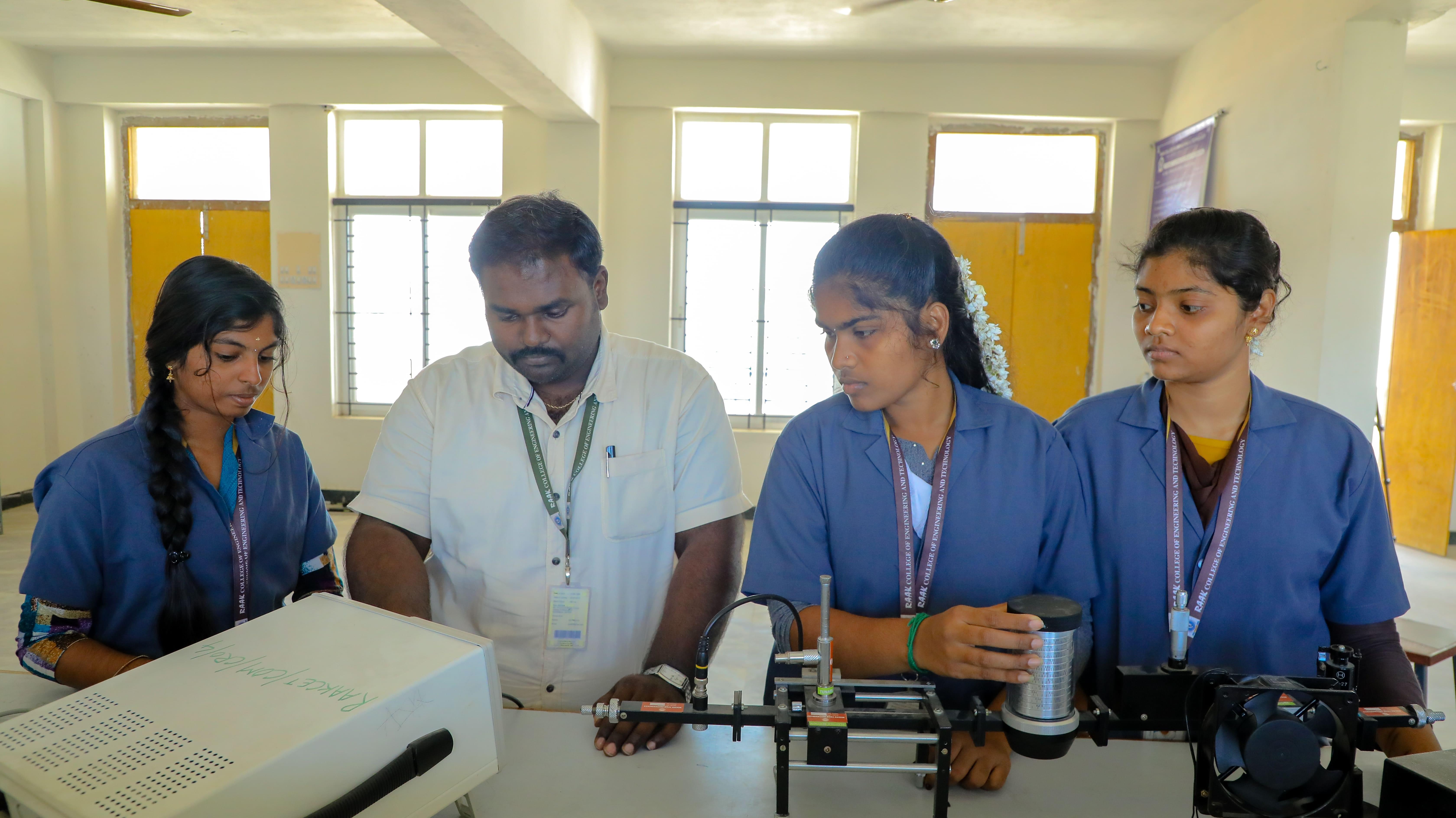 Raak College of Engineering and Technology Pondicherry Lab photo 7