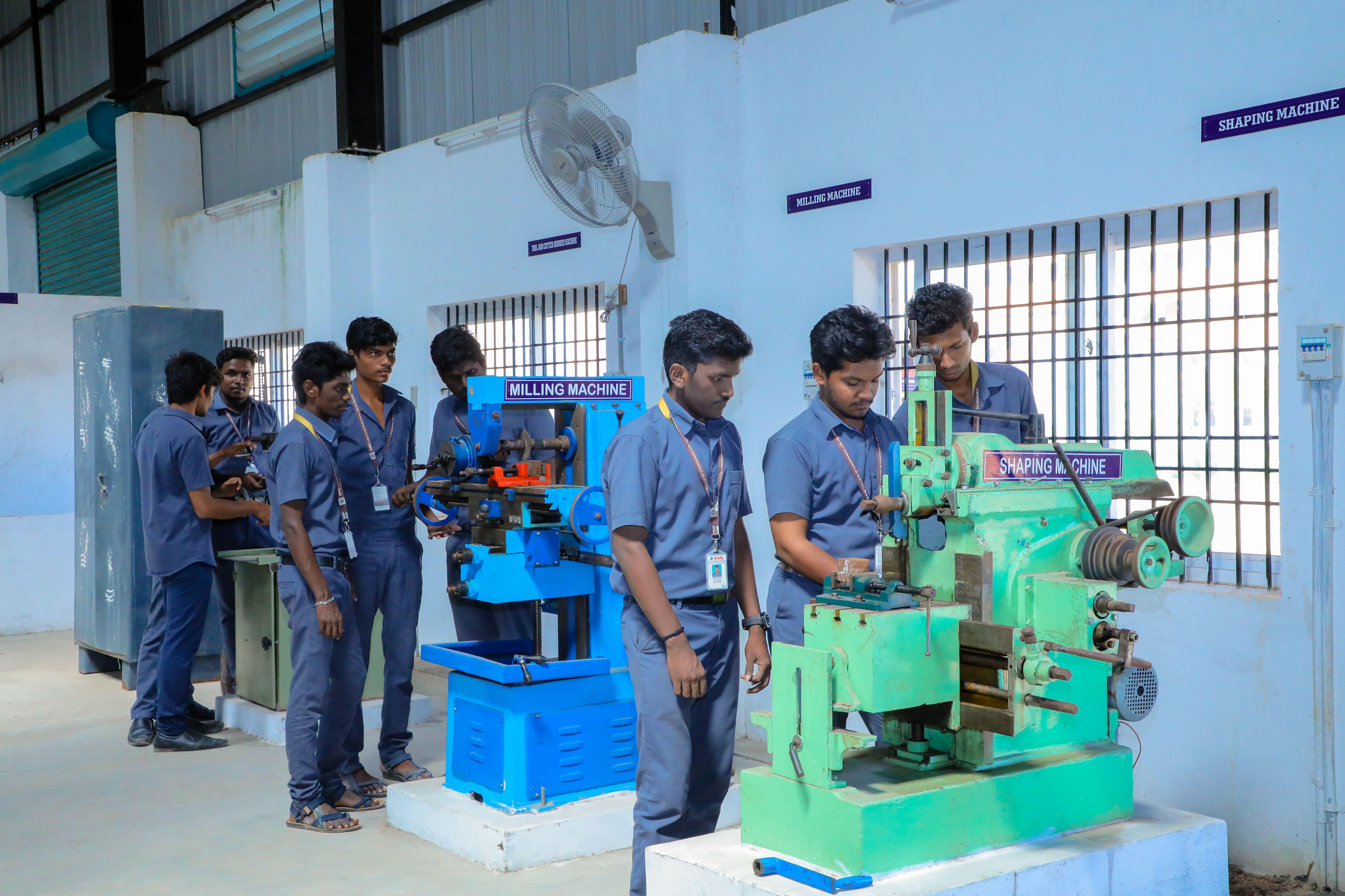 Raak College of Engineering and Technology Pondicherry Lab photo 14