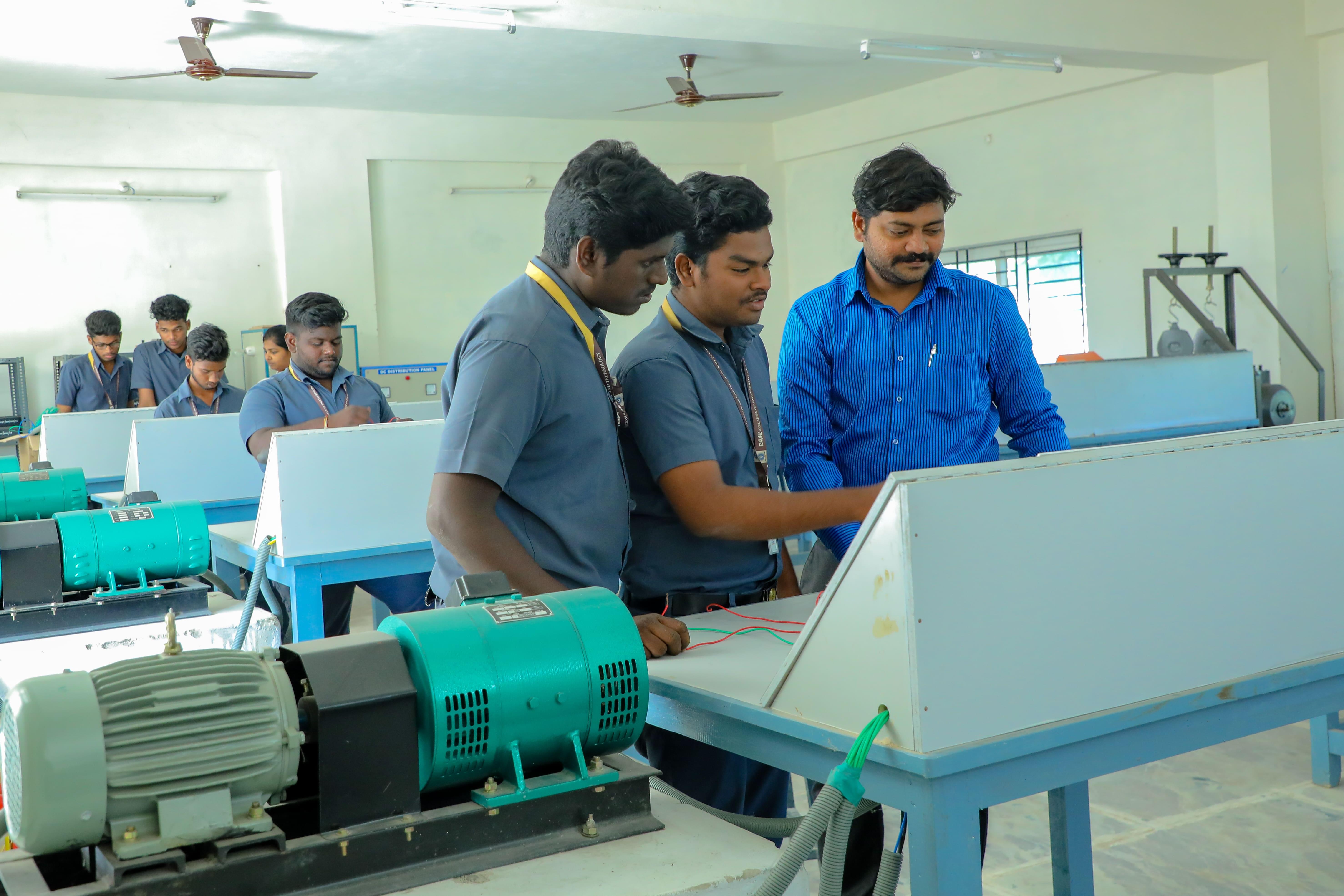 Raak College of Engineering and Technology Pondicherry Lab photo 18