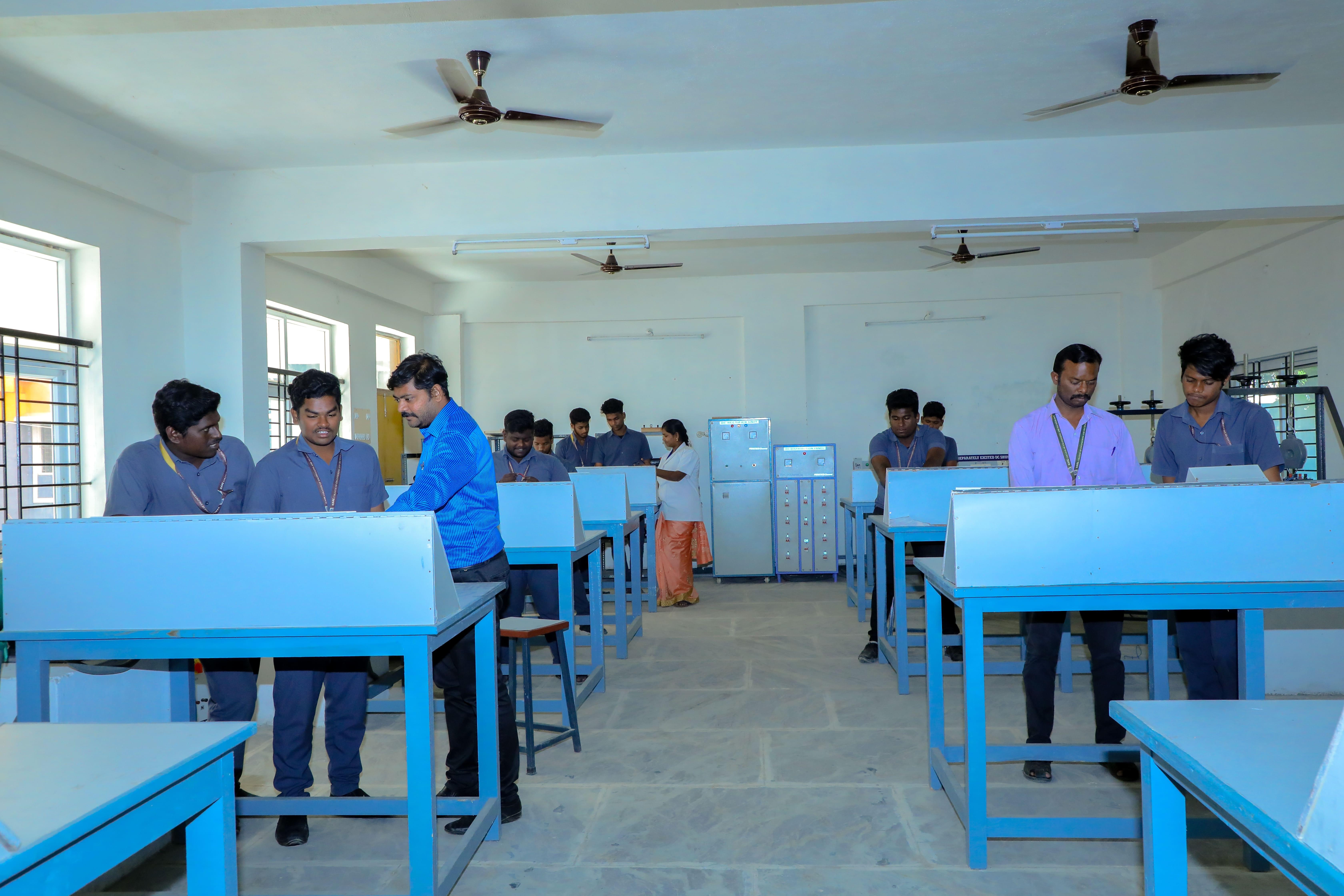 Raak College of Engineering and Technology Pondicherry Lab photo 19