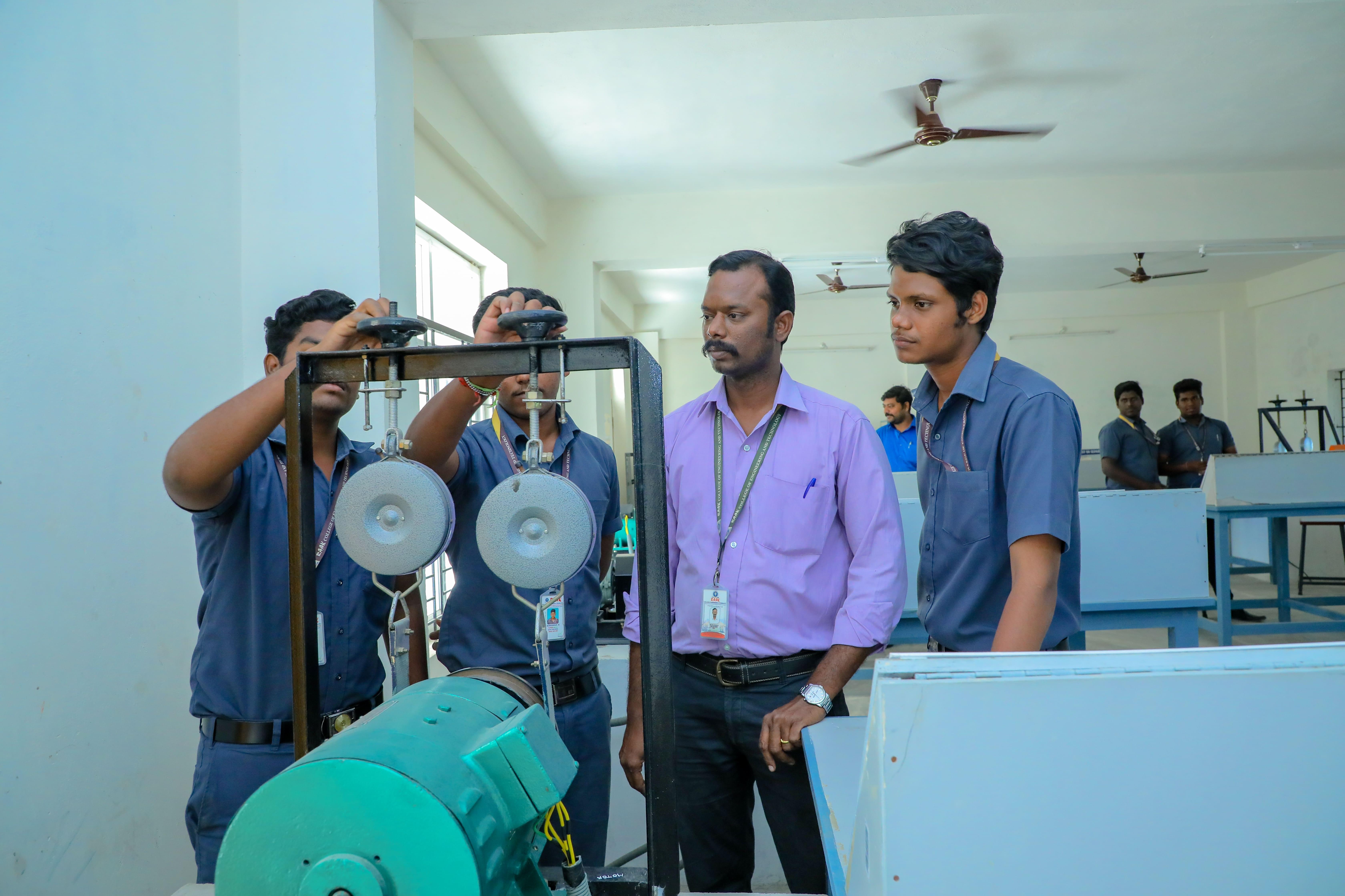 Raak College of Engineering and Technology Pondicherry Lab photo 20