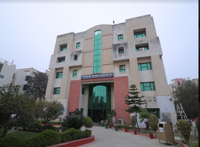 KIET University Infrastructure photo 27