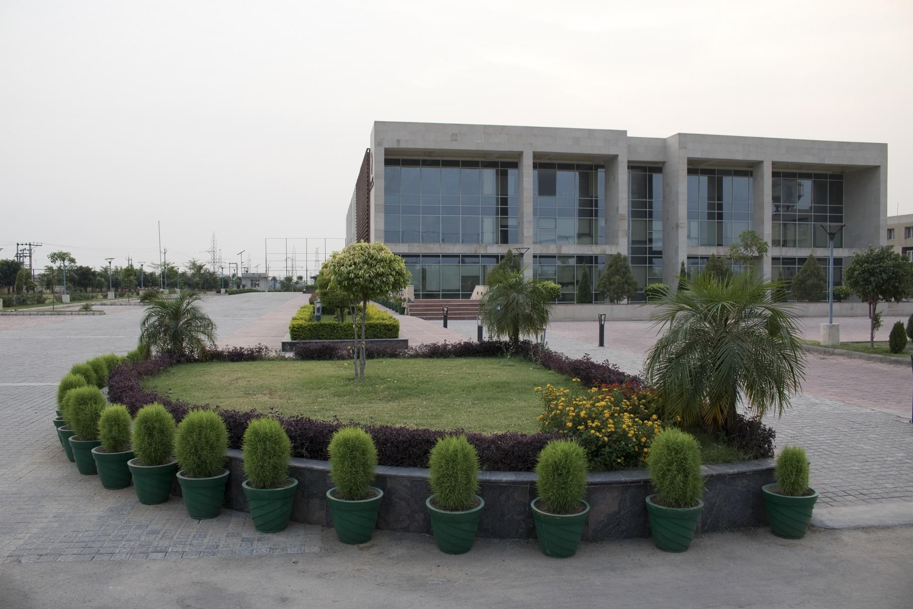 LM Thapar School of Management, Derabassi Chandigarh Academic Building photo 8