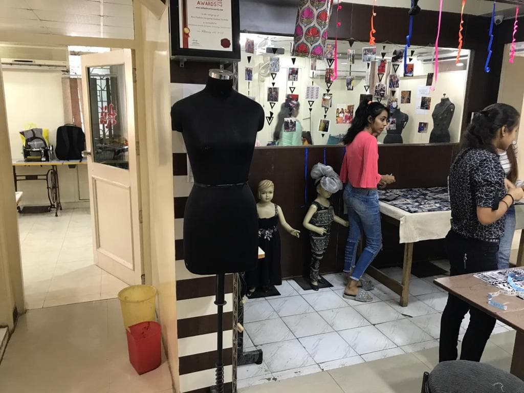 International Institute of Fashion Technology Naraina Classroom photo 10