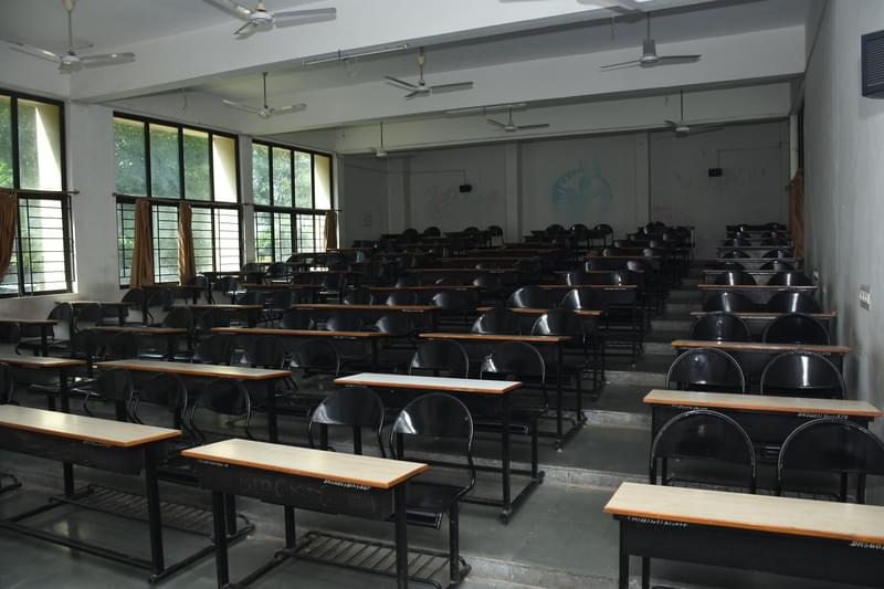 Dr. Subhash University Junagadh Infrastructure photo 8