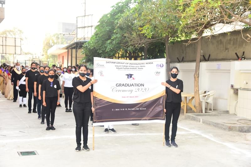 Satyam Fashion Institute Noida Convocation photo 2