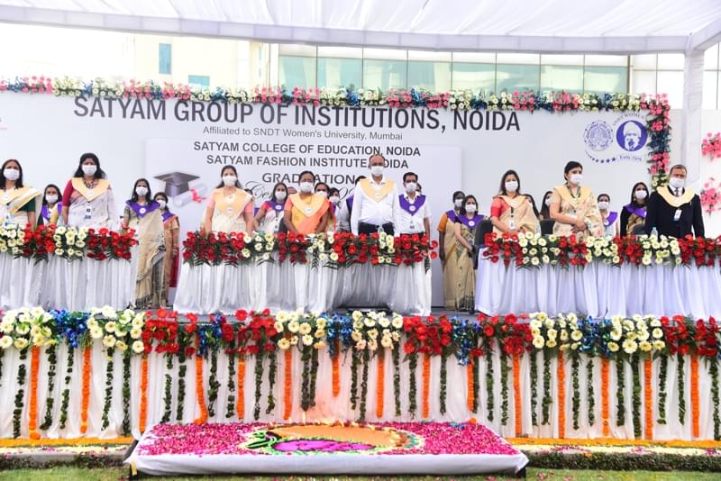 Satyam Fashion Institute Noida Convocation photo 3