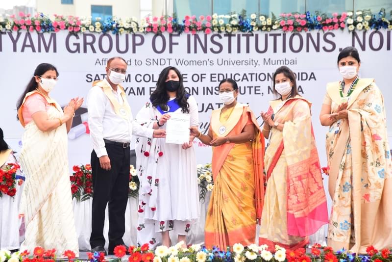 Satyam Fashion Institute Noida Convocation photo 10