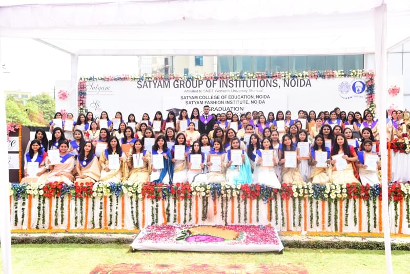 Satyam Fashion Institute Noida Convocation photo 11