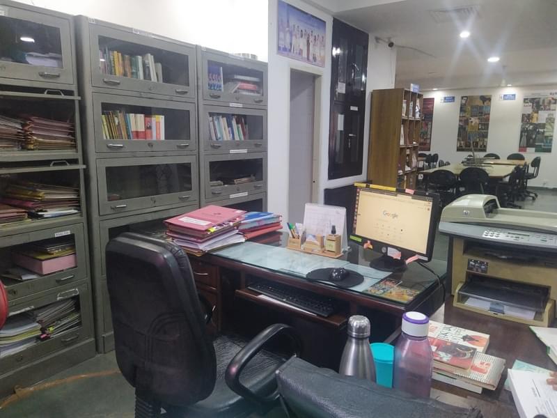 Satyam Fashion Institute Noida Library photo 8