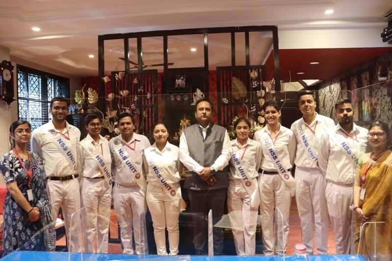 FIMT Student Orientation photo 9