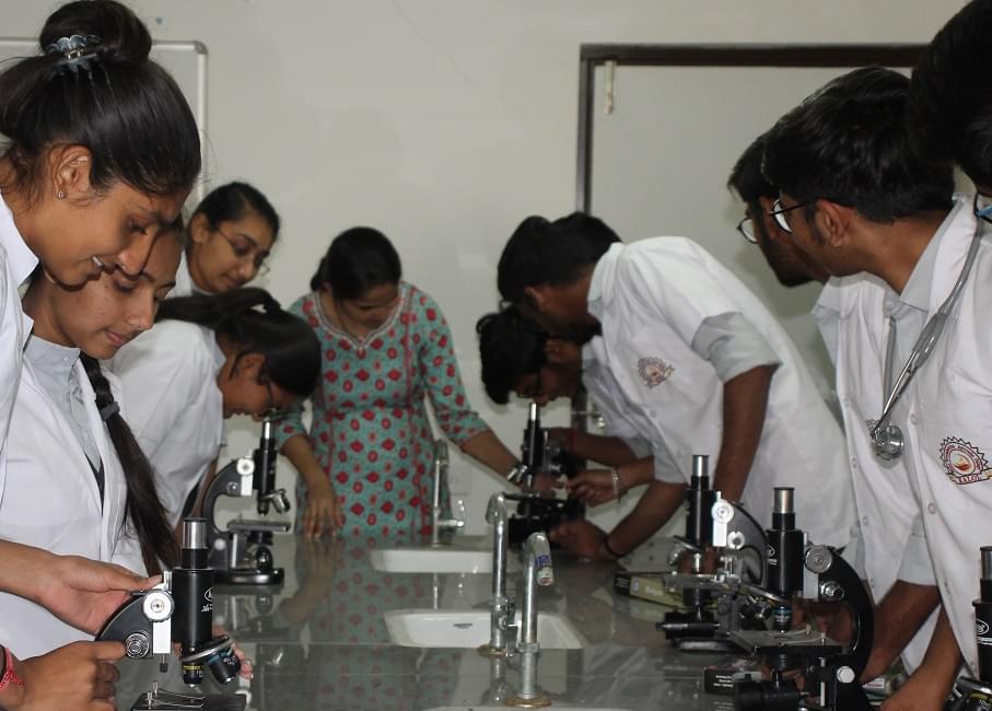Shree Swaminarayan Ayurvedic College Gandhinagar Labs photo 2