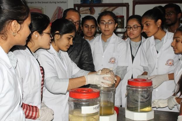 Shree Swaminarayan Ayurvedic College Gandhinagar Labs photo 3