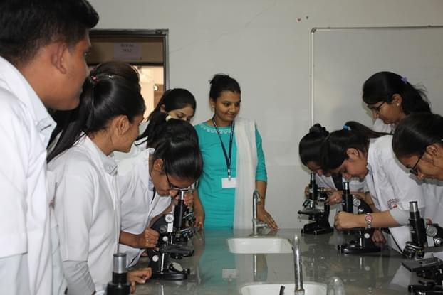 Shree Swaminarayan Ayurvedic College Gandhinagar Labs photo 4