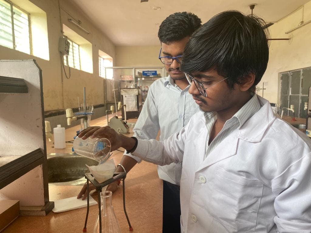 Oxford College Of Pharmacy Ghaziabad Labs photo 3