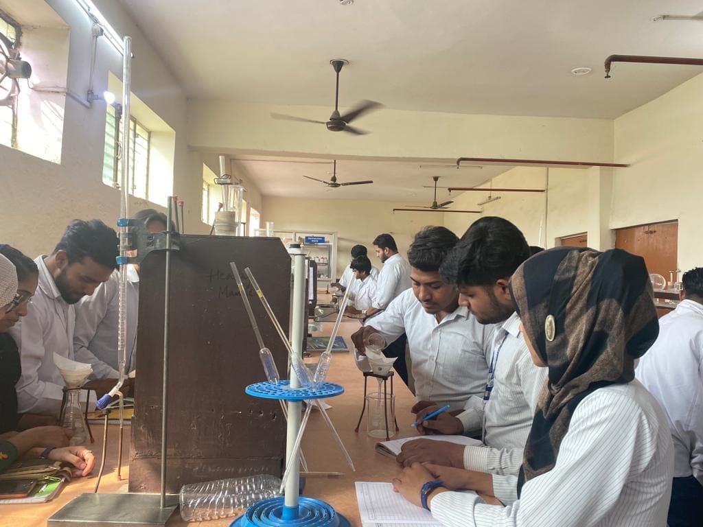 Oxford College Of Pharmacy Ghaziabad Labs photo 4