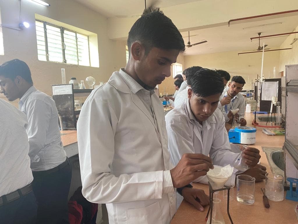 Oxford College Of Pharmacy Ghaziabad Labs photo 9