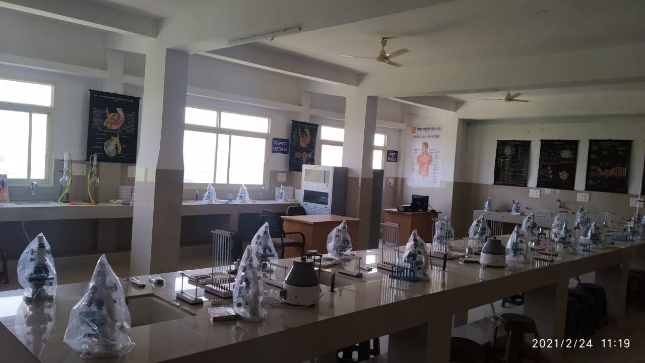 Naiminath Ayurvedic Medical College, Hospital & Research Center Agra Laboratory photo 4