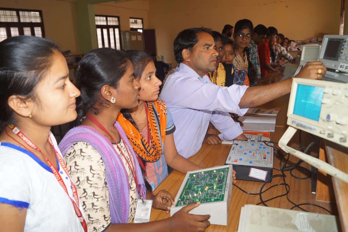 Kasireddy NarayanReddy College of Engineering and Research Hayathnagar Lab photo 4