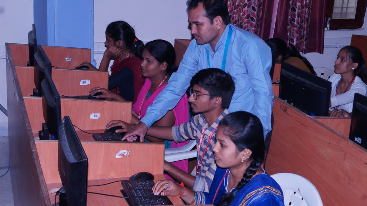 Kasireddy NarayanReddy College of Engineering and Research Hayathnagar Lab photo 7