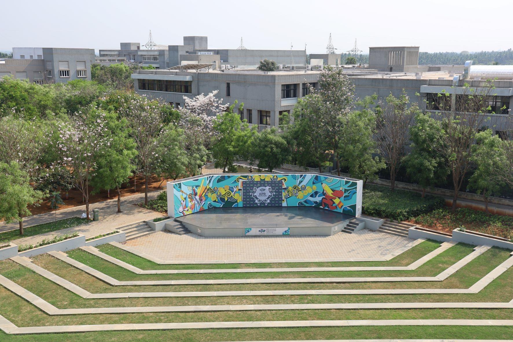 KPRIET Green Candid photo 2