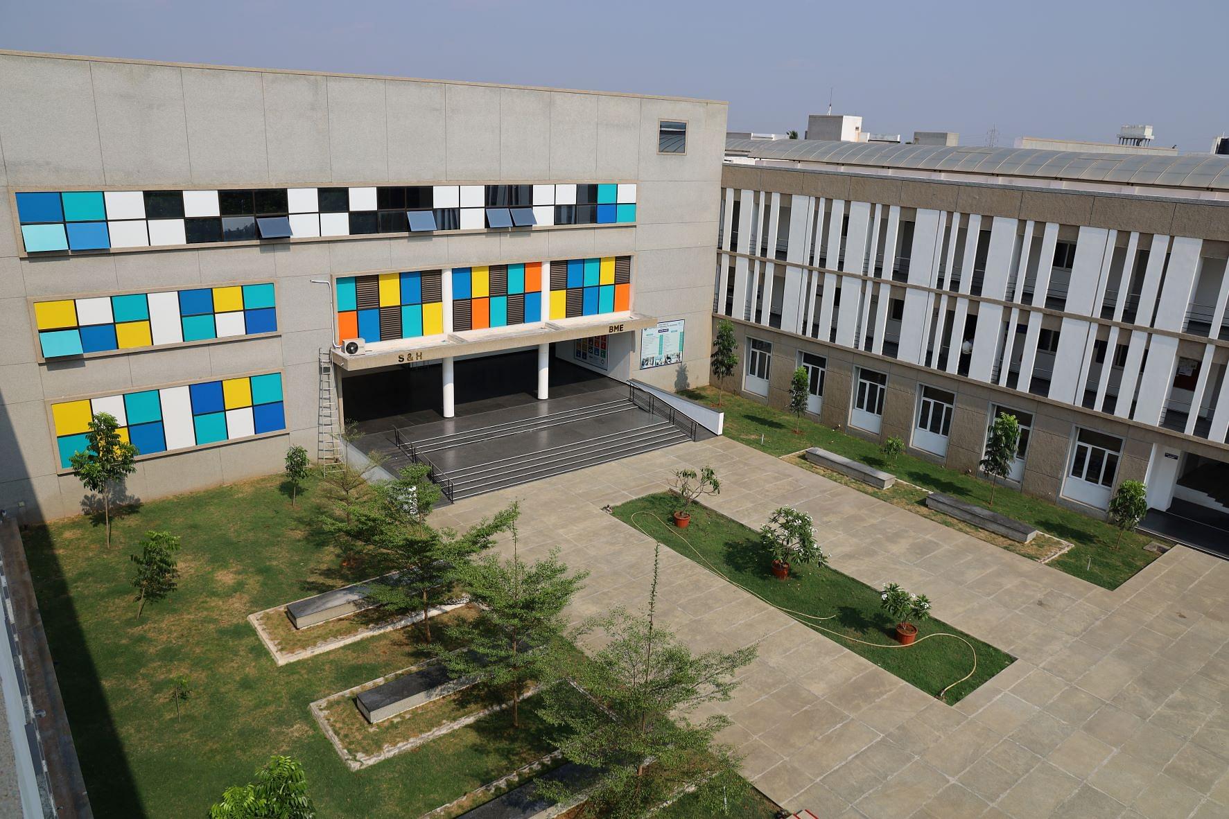 KPRIET Green Candid photo 3