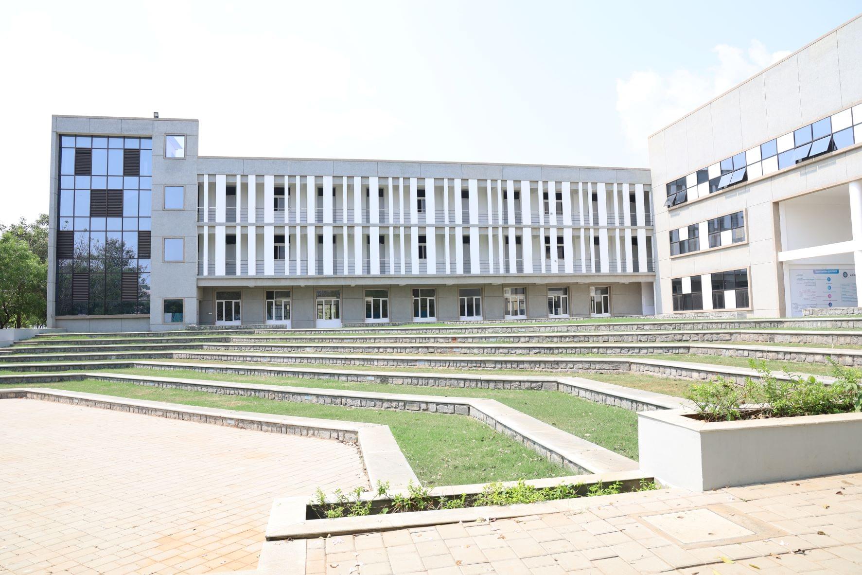 KPRIET Green Candid photo 4