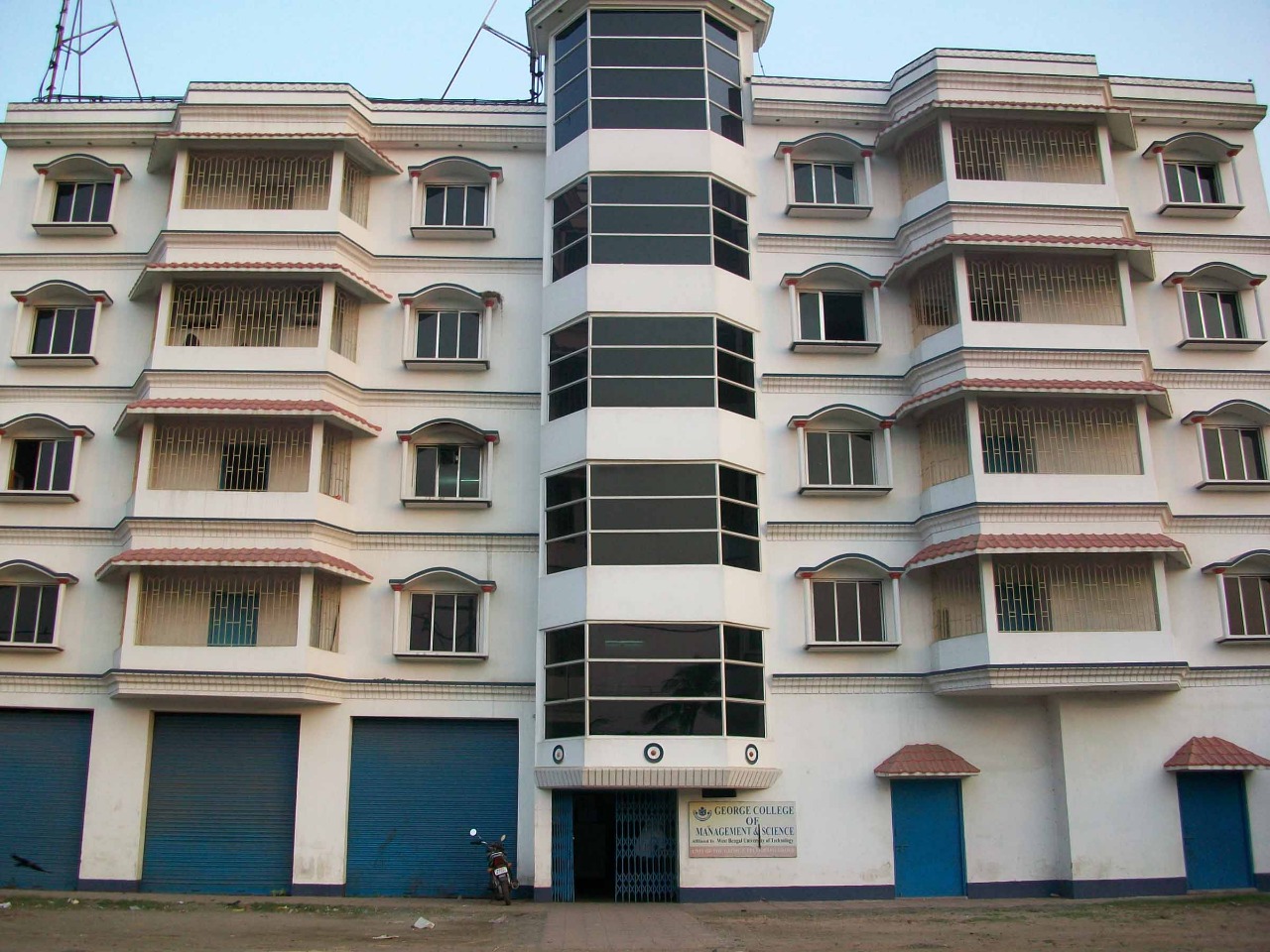 George Group of Colleges Kolkata Academic Building photo 3