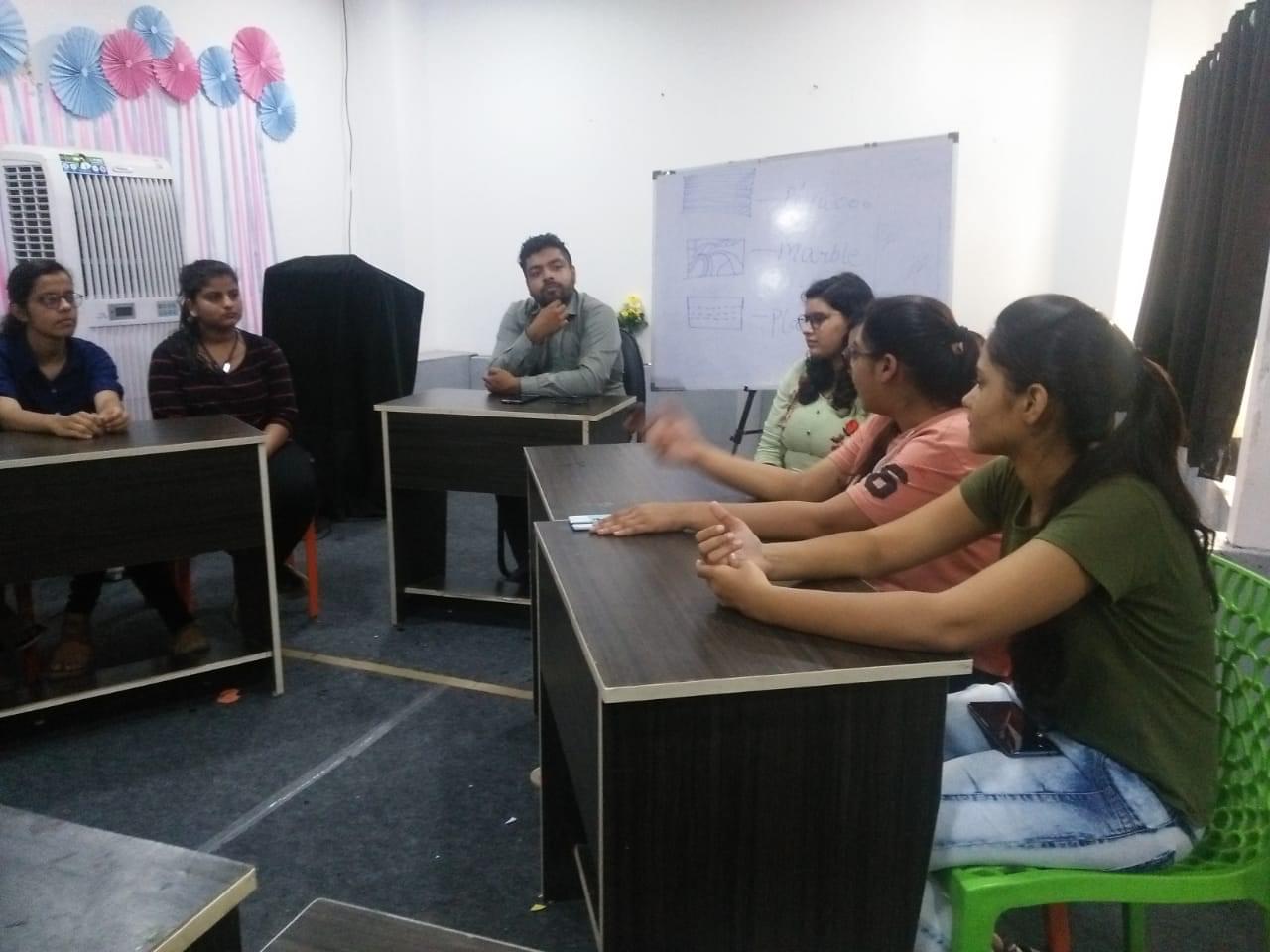 Space Institute of Design and Innovation Raipur Classroom photo 1