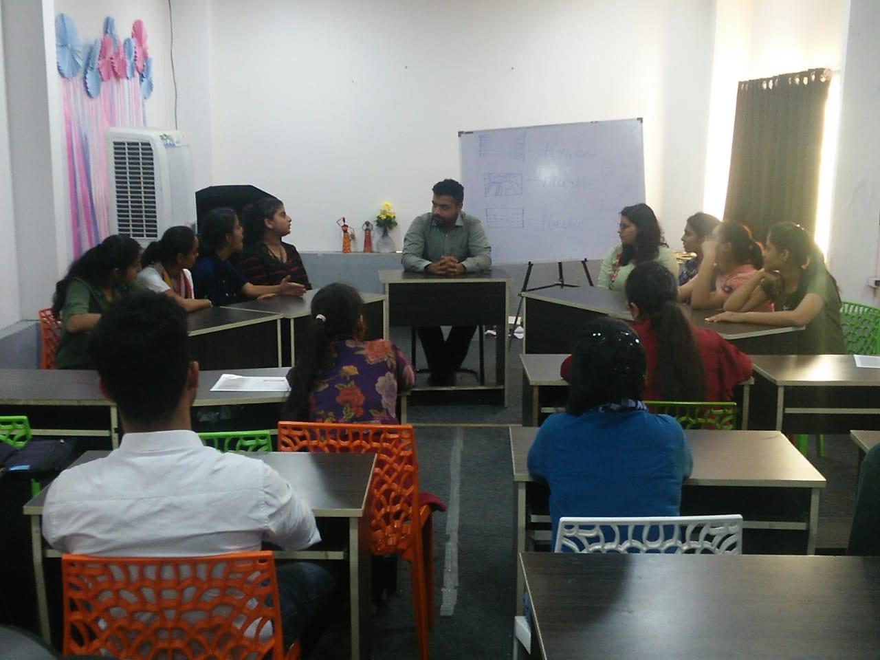 Space Institute of Design and Innovation Raipur Classroom photo 2