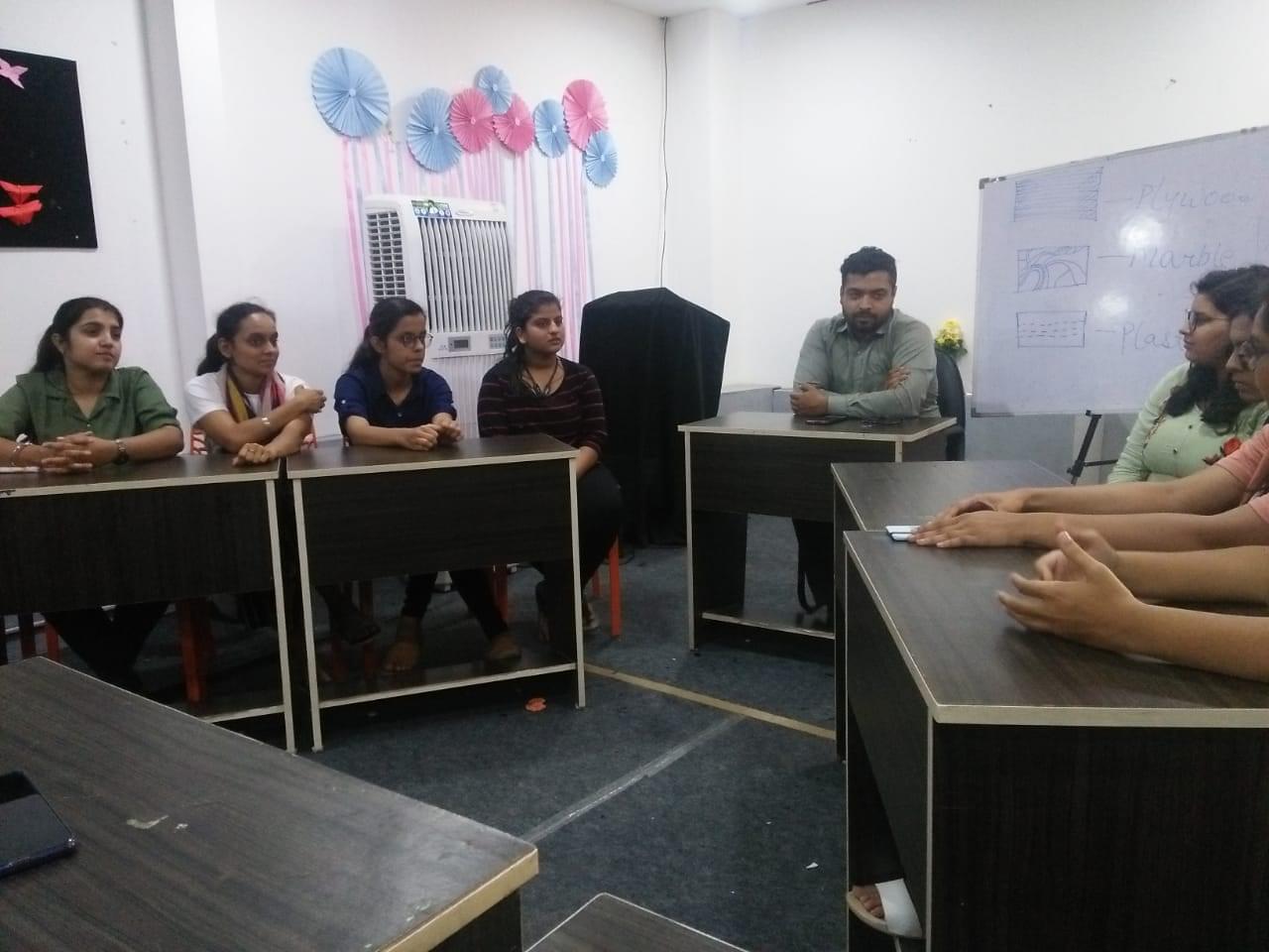 Space Institute of Design and Innovation Raipur Classroom photo 4