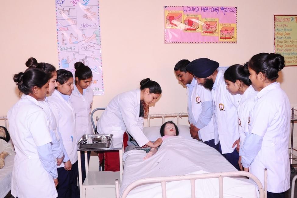 S.V. Memorial College of Nursing Amritsar College Classroom and Lab photo 1