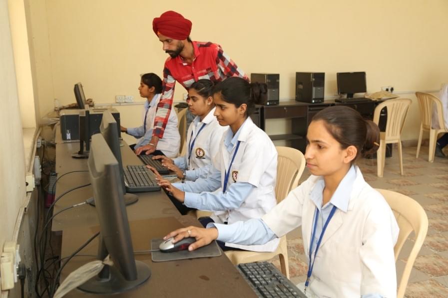 S.V. Memorial College of Nursing Amritsar College Classroom and Lab photo 12