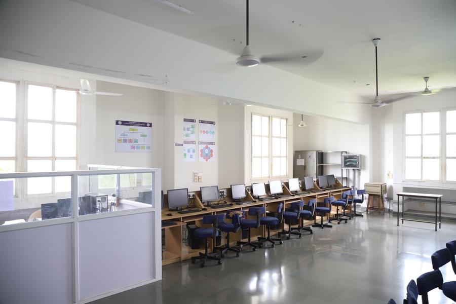 C.K. Pithawalla College of Engineering and Technology Surat Classroom photo 3