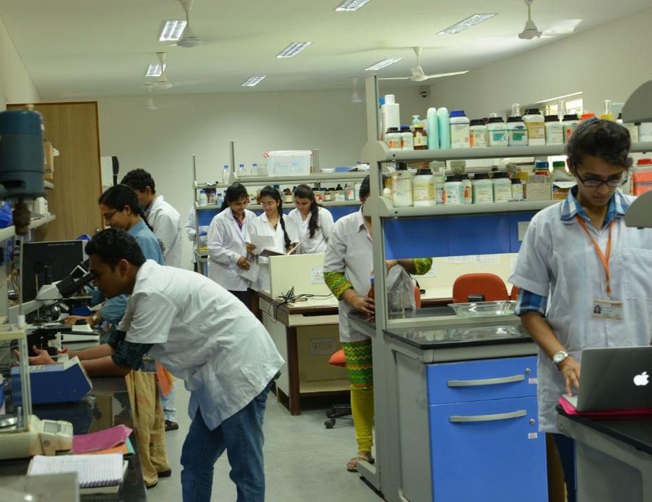 Institute of Science, Nirma University Ahmedabad College Classrooms and Labs photo 15