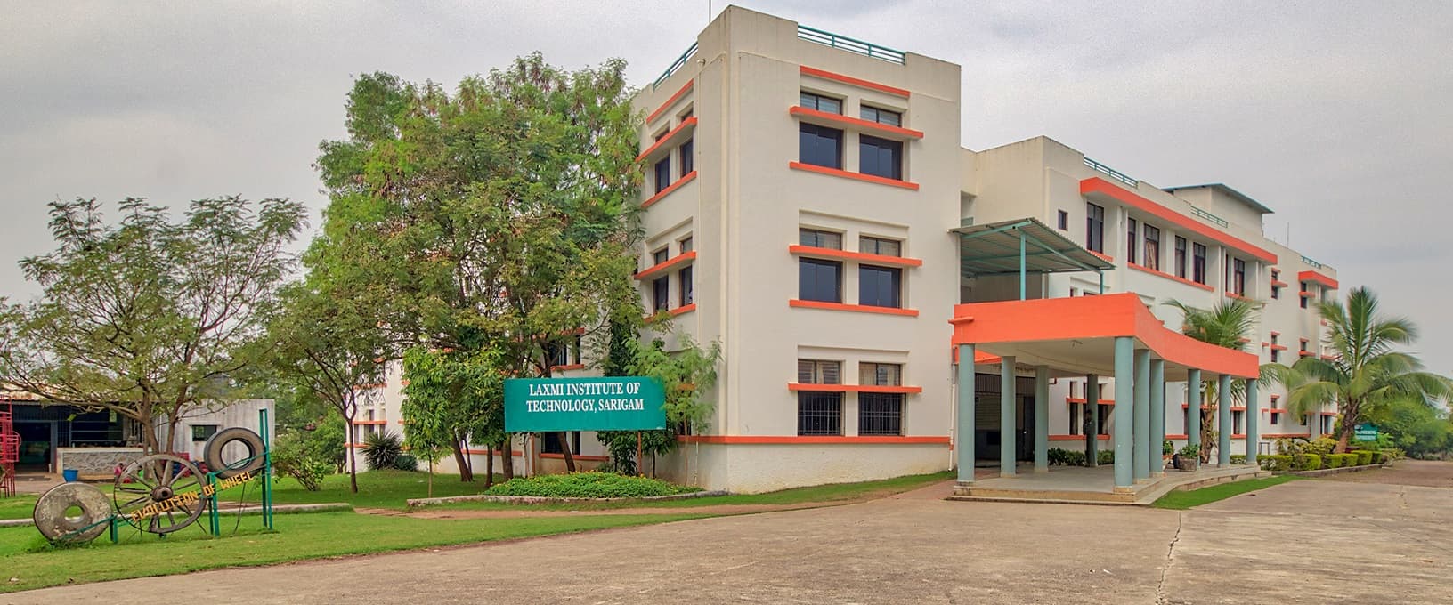 Laxmi Vidyapeeth Valsad Campus photo 2